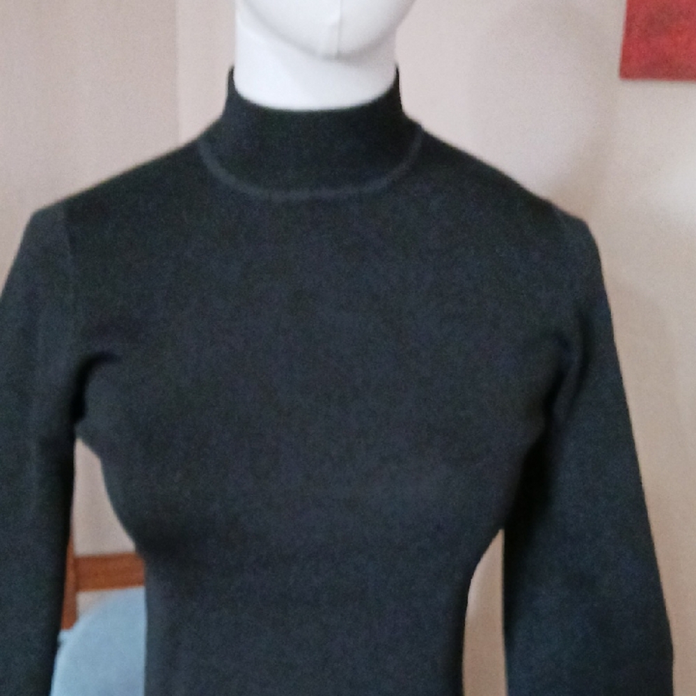 WINTER CLOSEOUT PRICE- Elegant Black Women's Top NWT - Picture 9 of 12